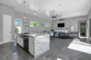 Deja Blue - Alice Lodging