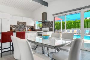 The Happy House - Alice Lodging