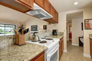 PS641 - Desert Retreat - Alice Lodging