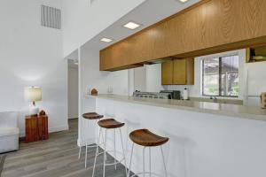 PS712 - Lake Fairway - Alice Lodging