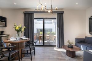 Penthouse Allende, Modern Apartment with Private Terrace