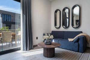 Penthouse Allende, Modern Apartment with Private Terrace