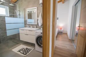 Family-friendly apartments with swimming pool Kostanje, Omis - 25072