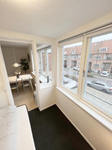 Cozy & Bright Central Townhouse with Free Parking