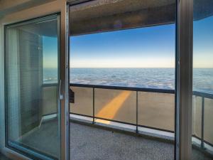 Apartment with two terraces and sea view