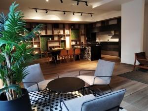 2 La Moneda a 2 pasos