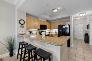 Crystal Tower 2005 by Youngs Suncoast