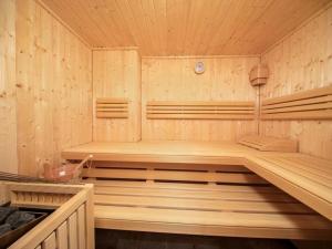 Serene Chalet with Sauna Near Ski Bus