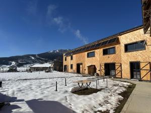 Maison dException en Lisière de Forêt avec WIFI et Parking aux Angles - FR-1-295-215