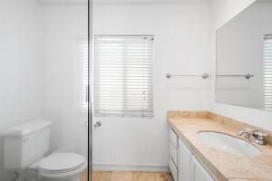 Charming Oceanview 3Br Half Block To 29Th St Beach By Beachview Rentals
