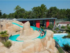 Mobil-home cosy avec terrasse - 2 chambres doubles - API-1-52-1466