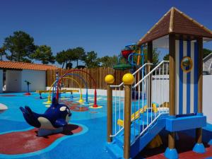 Mobil-home cosy avec terrasse - 2 chambres doubles - API-1-52-1466