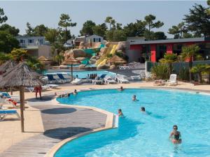 Mobil home confortable avec terrasse, 6 couchages - API-1-52-1462