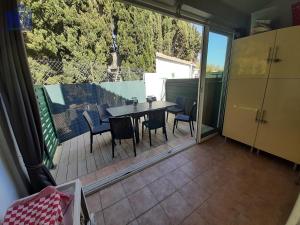 Pavillon 56 pers avec terrasses et parking, 700m plage - FR-1-781-114
