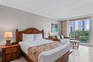 Waikiki Studio Near Beach and Park w No Resort Fees