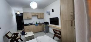 0 7 0 8 5 1 4 9 9 8 Chill Studios