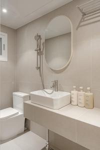 Seoulzip seonyu hanriver parkside 1st Floor Group Family Kids Accommodation Seonyudo Station Airport Bus 3-minute walk Hongdae 10min