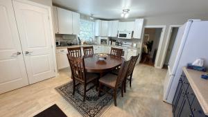 Waterfront 2-BR Cottage Retreat in Manitoulin Island