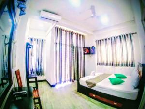 Black And White Kandy Hostel And Rooms