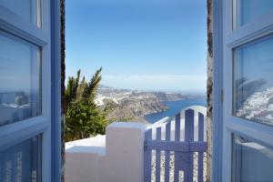 Traditional Apartment with Caldera View (up to 4 Adults)