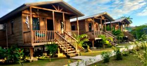 3Bd House 8 min to Int'l Airport with WiFi, Gated Parking and Hot Wtr