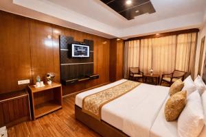 Hotel Out Town Manali !! Near Mall Road ! Parking ! lift ! Best Family Hotel