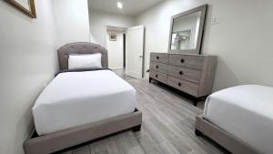 Modern 2BR Guest Suite w En-Suite Bathrooms 10 min to Rodeo Drive Near Kaiser and Cedars hospitals