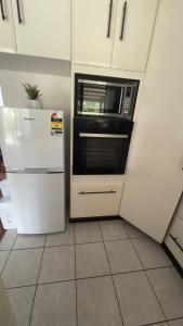 Full 5 room House at Riverview , 11 beds, 2 bathrooms