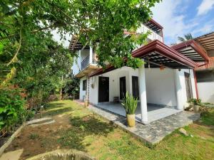 Four Seasons Surf Villa