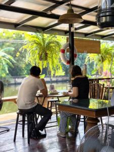 นำสมัย สุขใจ สนามชัย