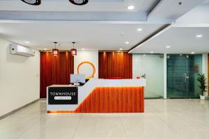 Townhouse Oak Sector 18 Metro Station Formerly Raasha Inn