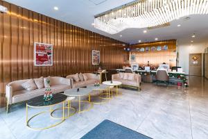 Luna Hotel by RedDoorz near MOA