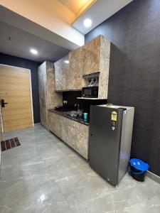 Skyview Modern Stay at Gaur City Center Noida