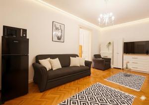 Mid Ultra Central Apartments, Self Check In