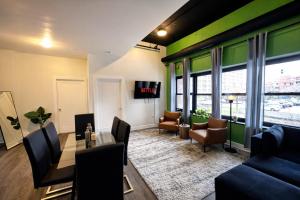 Modern 3BR in South Loop with Optional Parking and Gym Access Near McCormick Place, Chinatown and Soldier Field