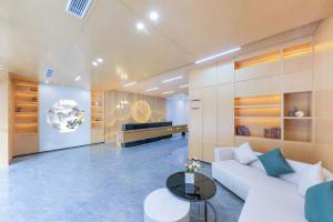 Sanya Coconut Dream Corri RenJoy Hotel