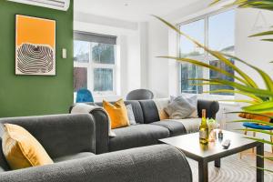 Spacious NG1 City Centre Apartment Near Motorpoint Arena, sleeps 6