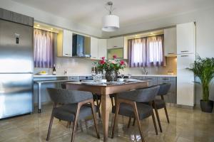 Villa Karavias by Villa Select