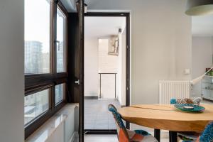 Metro Płocka Urban Oasis Apartment by BookingHost