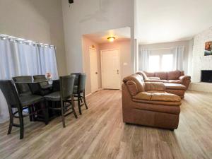 2 bedroom Townhome near IAH