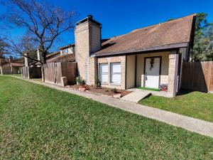 2 bedroom Townhome near IAH