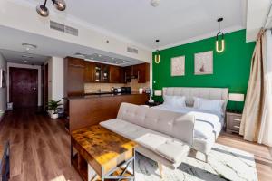 Prime Modern Downtown Studio - Boulevard View