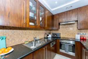 Prime Modern Downtown Studio - Boulevard View