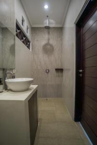 Villa Aura by Maheswara