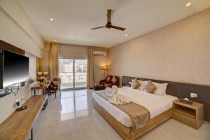 VRR Astoria Hotel & Convention Center