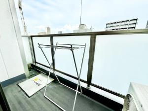 3 min walk from subway Direct to Nihonbashi, Shinsaibashi Tsutenkaku, Kuromon Market within walking distance 1 bedroom for 2 people 8th floor elevator apartment