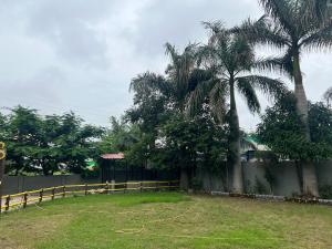 Delightful 5000 Sq ft Private Farm Stay with Garden