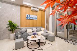 Newly built villa 4br-5ba Pool, Sauna, Elevator