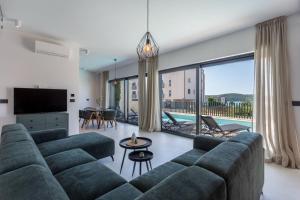 Mukalba Palm Villas with Private Pool and Sea View