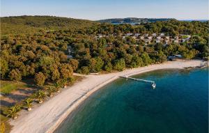 Stunning Stacaravan In Pula With Wifi